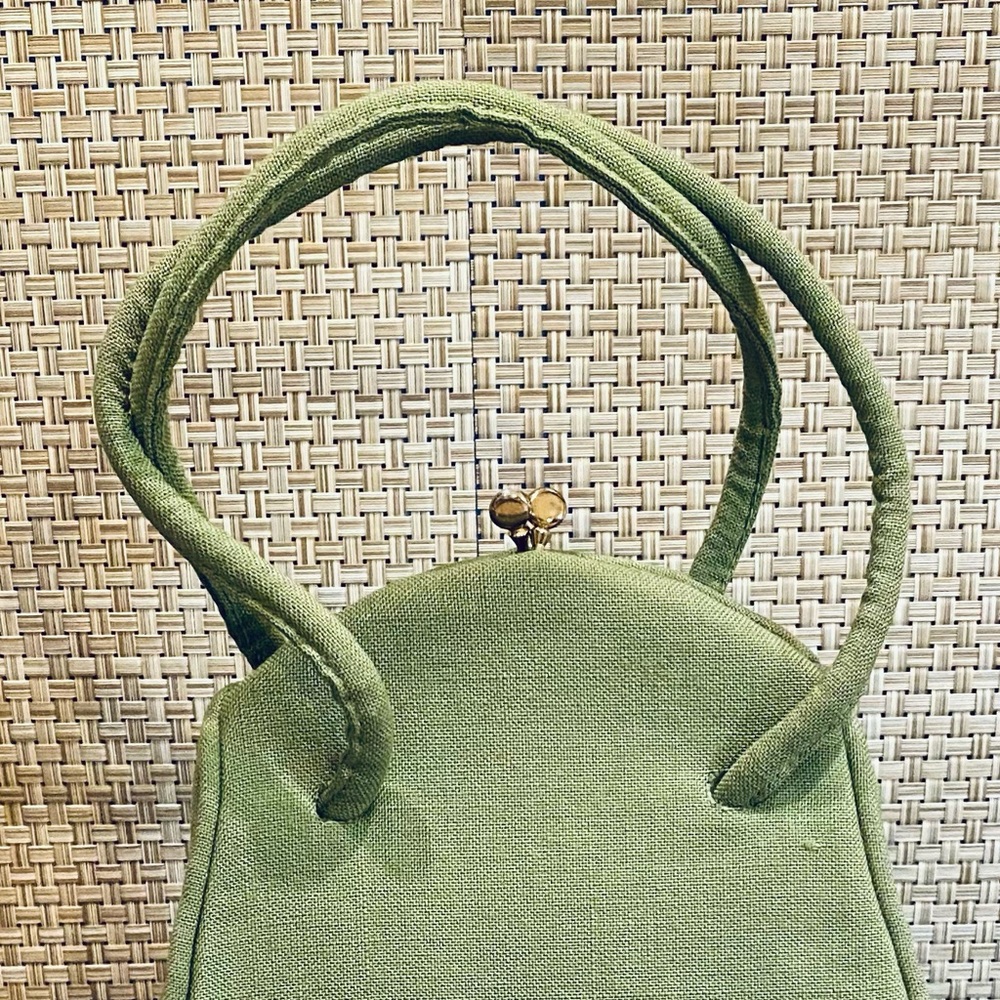SOLD🌟HP🌟VTG 1950s Green Linen Kiss Clasp Handbag - Picture 11 of 12